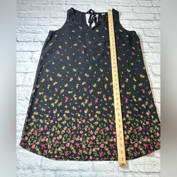 Old Navy Black Floral Dress. V-Neck. Sleeveless. Tie in the Back. Size L. - Picture 5 of 7